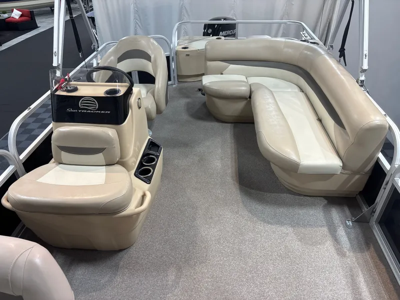 Slide: The Image of Sun Tracker Bass Buggy 18 DLX 2015 - 9