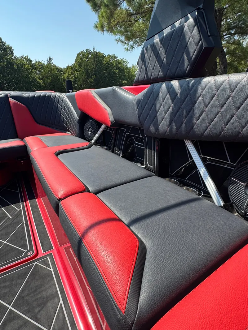 Slide: The Image of Tigé 24RZX 2022 - 4