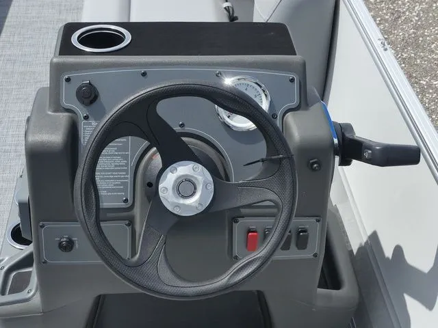 Slide: The Image of Sun Tracker Bass Buggy 16 XL Select 2026 - 18