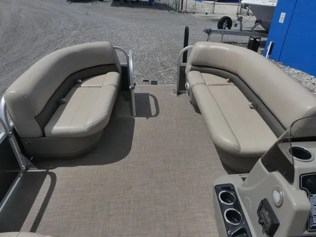 Slide: The Image of Sun Tracker Party Barge 16 DLX 2024 - 14