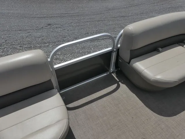 Slide: The Image of Sun Tracker Party Barge 16 DLX 2024 - 15