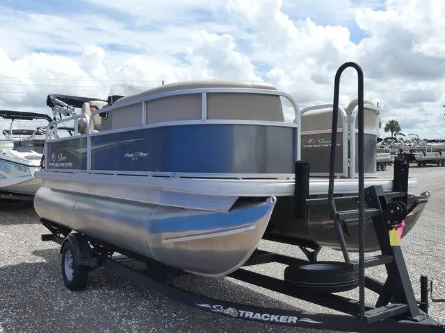 Slide: The Image of Sun Tracker Party Barge 16 DLX 2024 - 3