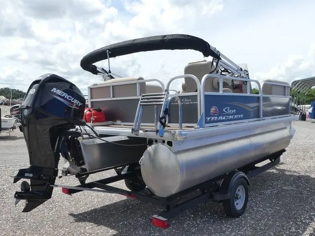 Slide: The Image of Sun Tracker Party Barge 16 DLX 2024 - 4