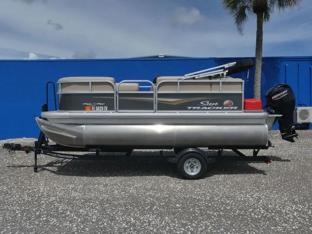 Slide: The Image of Sun Tracker Party Barge 16 DLX 2024 - 7