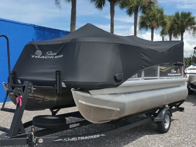 Slide: The Image of Sun Tracker Party Barge 16 DLX 2024 - 8