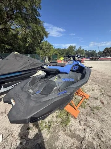 Slide: The Image of Sea-Doo Spark® Trixx™ 3-up Rotax® 900 H.O. ACE™ iBR with A 2022 - 8