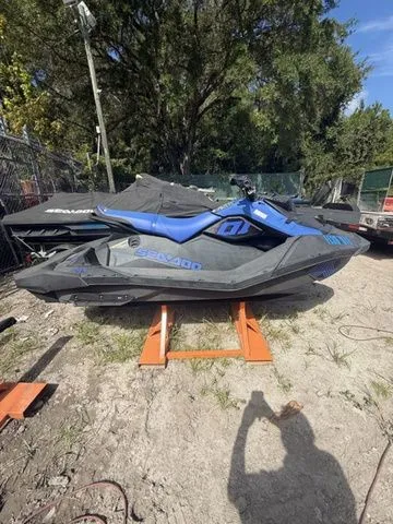 Slide: The Image of Sea-Doo Spark Trixx 3up 2022 - 1