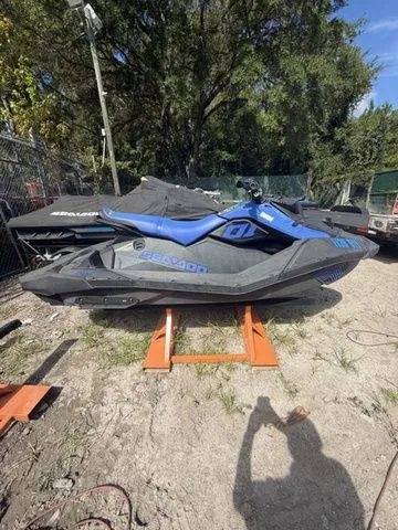 Slide: The Image of Sea-Doo Spark Trixx 3up 2022 - 2