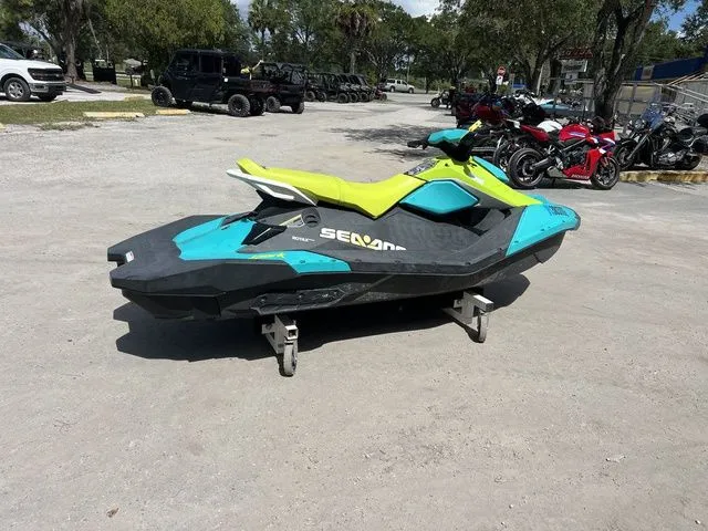 Slide: The Image of Sea-Doo Spark 3-Up Rotax 900 ACE 2022 - 10