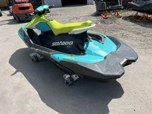 Slide: The Image of Sea-Doo Spark 3-Up Rotax 900 ACE 2022 - 13