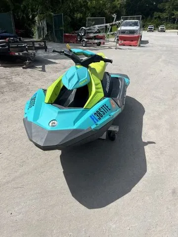 Slide: The Image of Sea-Doo Spark 3-Up Rotax 900 ACE 2022 - 4