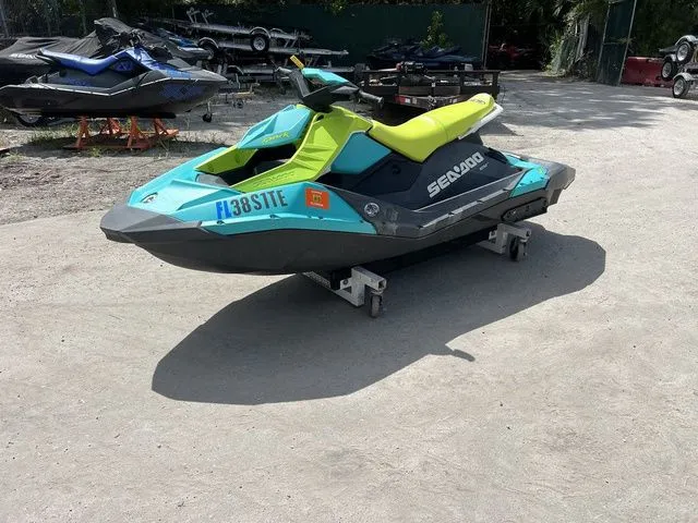 Slide: The Image of Sea-Doo Spark 3-Up Rotax 900 ACE 2022 - 6