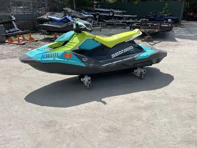 Slide: The Image of Sea-Doo Spark 3-Up Rotax 900 ACE 2022 - 7