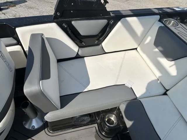 Slide: The Image of Heyday Wake Boats WT Surf 2022 - 12