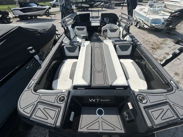 Slide: The Image of Heyday Wake Boats WT Surf 2022 - 5