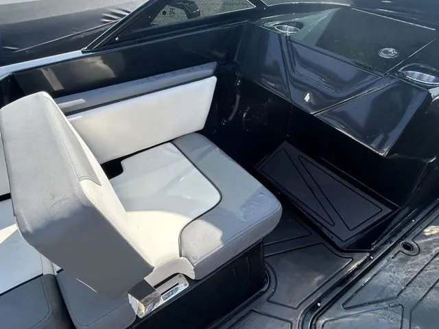 Slide: The Image of Heyday Wake Boats WT Surf 2022 - 9