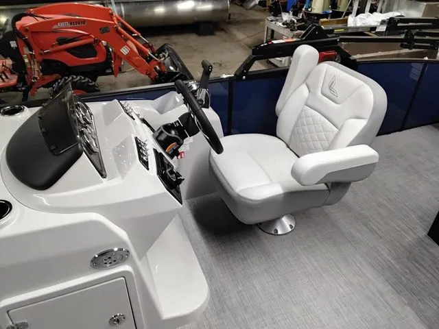 Slide: The Image of Lowe SS230DV 2026 - 7