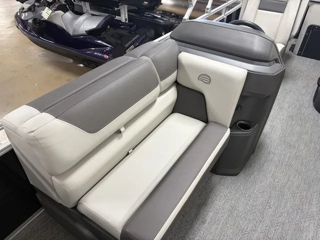 Slide: The Image of Sun Tracker Fishin' Barge 20 DLX 2026 - 12