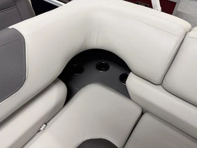 Slide: The Image of Sun Tracker Fishin' Barge 20 DLX 2026 - 17