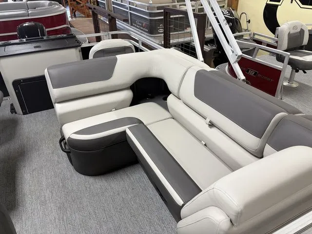 Slide: The Image of Sun Tracker Fishin' Barge 20 DLX 2026 - 47