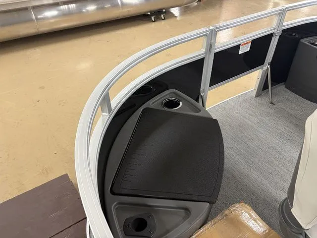 Slide: The Image of Sun Tracker Fishin' Barge 20 DLX 2026 - 50