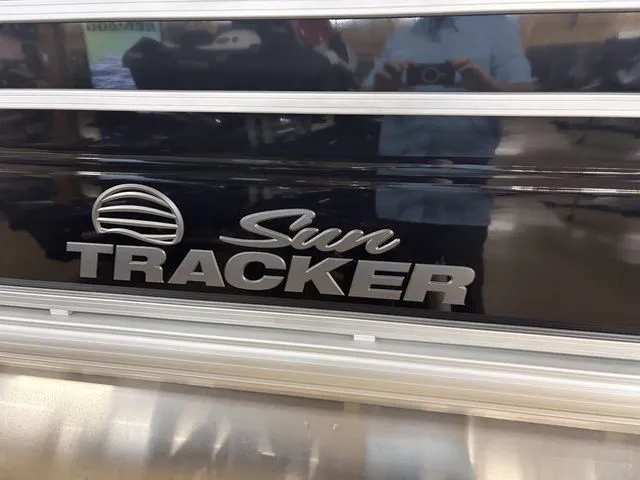 Slide: The Image of Sun Tracker Fishin' Barge 20 DLX 2026 - 57