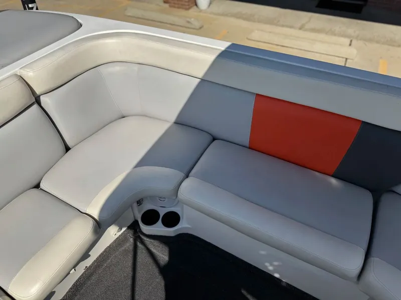 Slide: The Image of Tigé 24V 2003 - 10