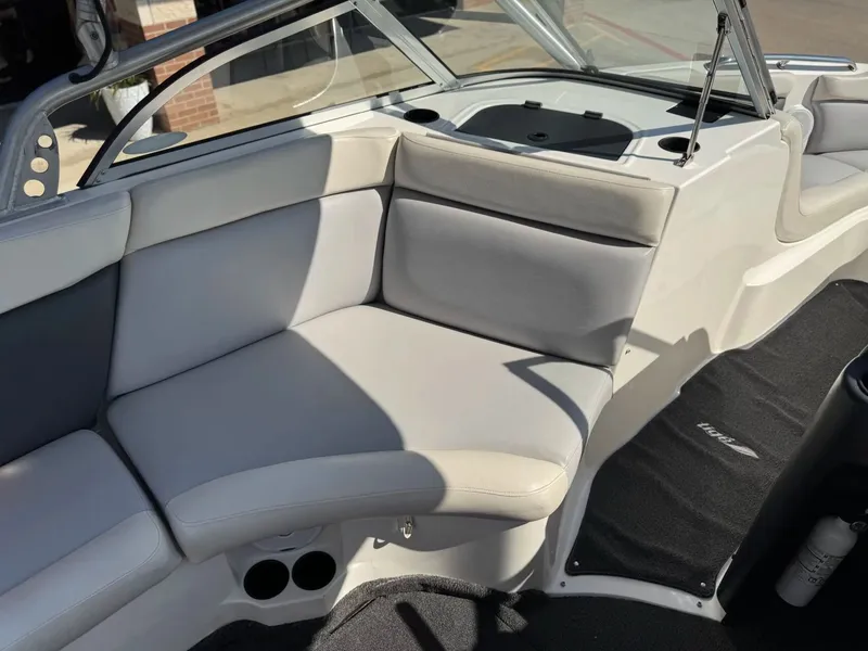 Slide: The Image of Tigé 24V 2003 - 11