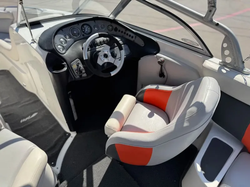 Slide: The Image of Tigé 24V 2003 - 12