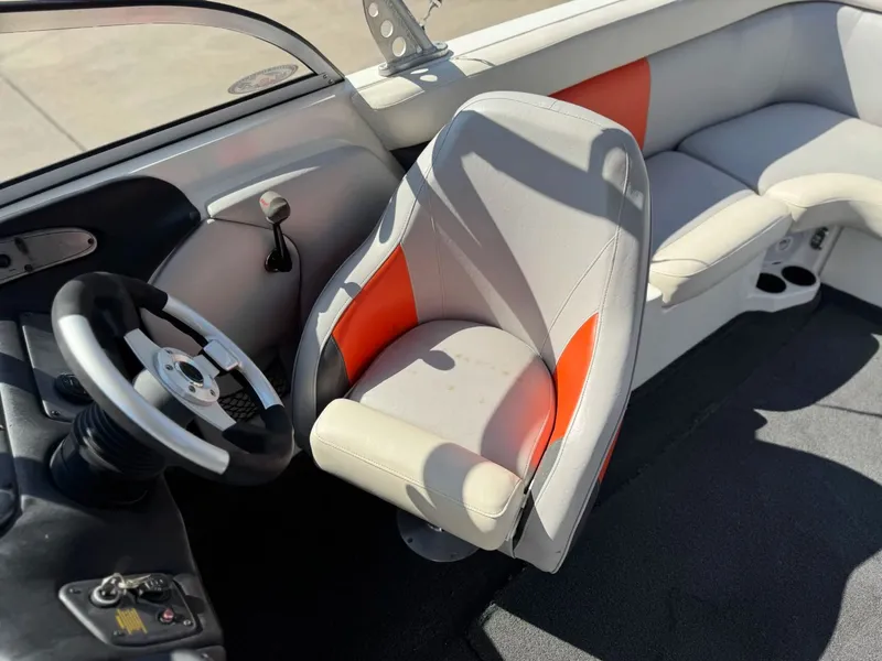 Slide: The Image of Tigé 24V 2003 - 13