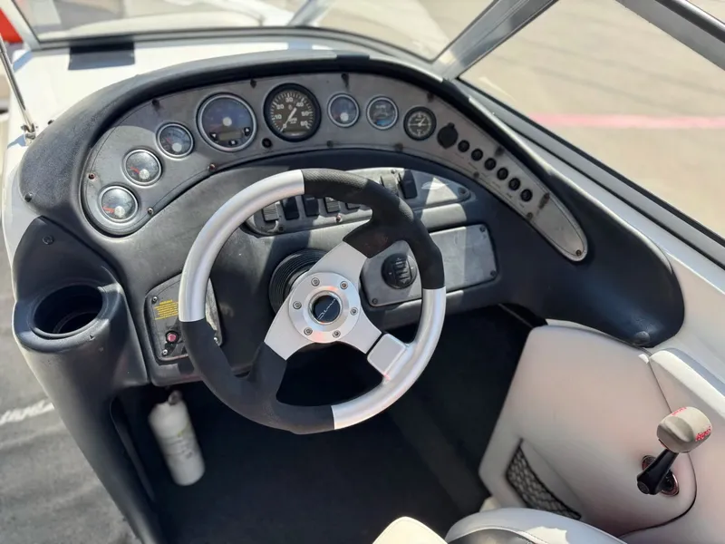 Slide: The Image of Tigé 24V 2003 - 14