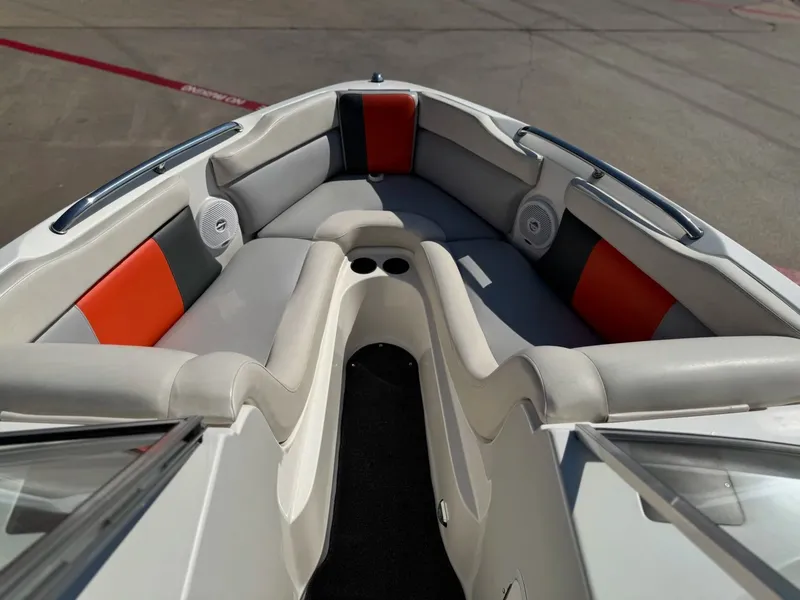 Slide: The Image of Tigé 24V 2003 - 15