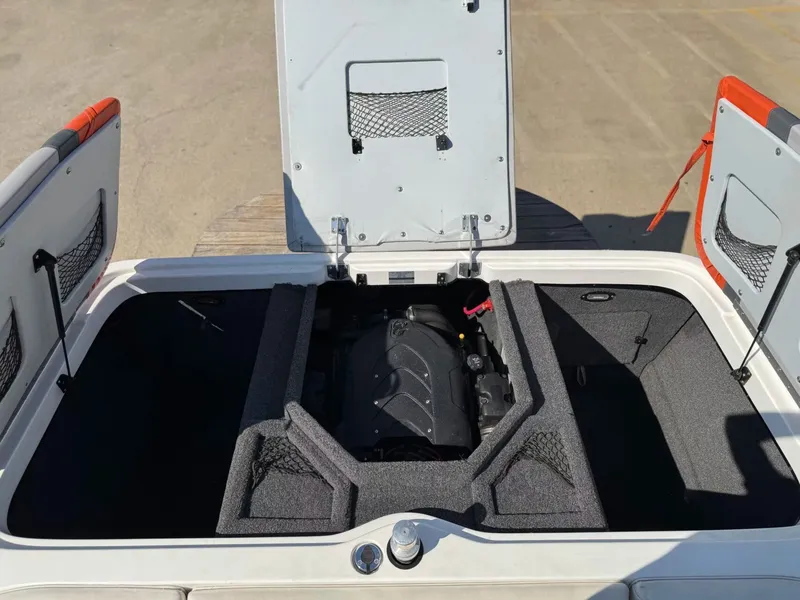 Slide: The Image of Tigé 24V 2003 - 19