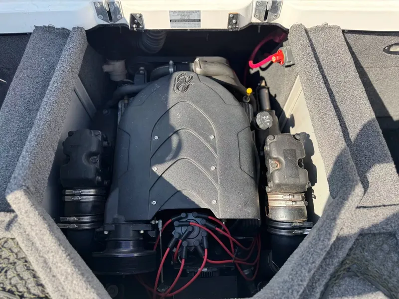 Slide: The Image of Tigé 24V 2003 - 20