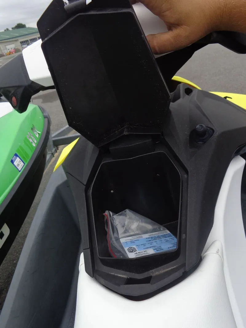 Slide: The Image of Sea-Doo Spark™ 2up 900 H.O. ACE™ 2014 - 11