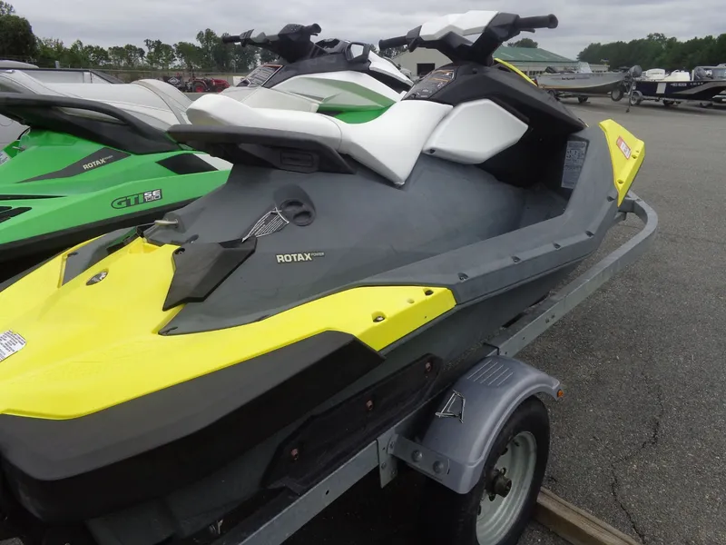 Slide: The Image of Sea-Doo Spark™ 2up 900 H.O. ACE™ 2014 - 4