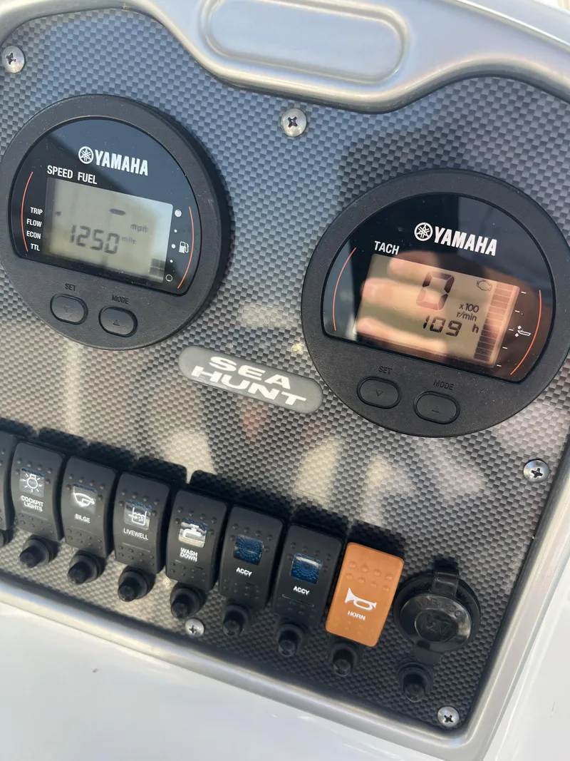 Slide: The Image of Sea Hunt 210 Triton 2016 - 11