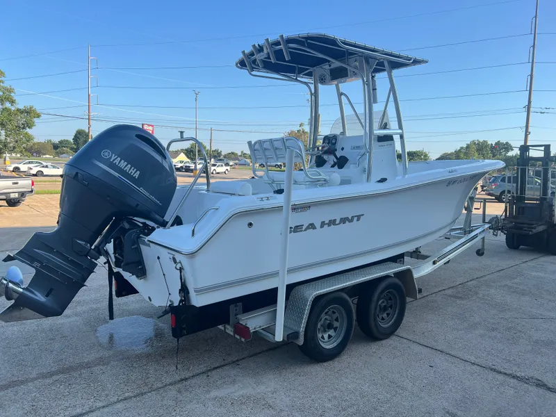 Slide: The Image of Sea Hunt 210 Triton 2016 - 3