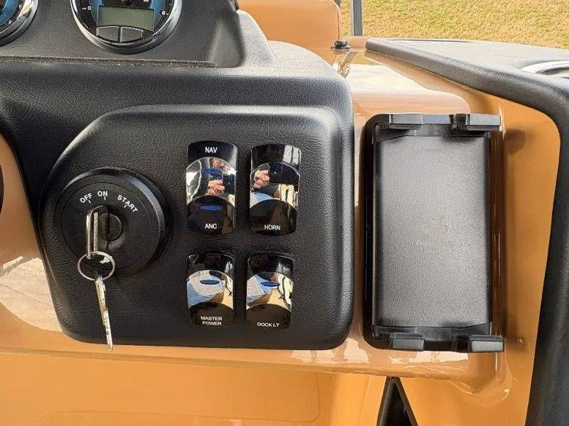 Slide: The Image of Harris CRUISER 230 SL 2026 - 62