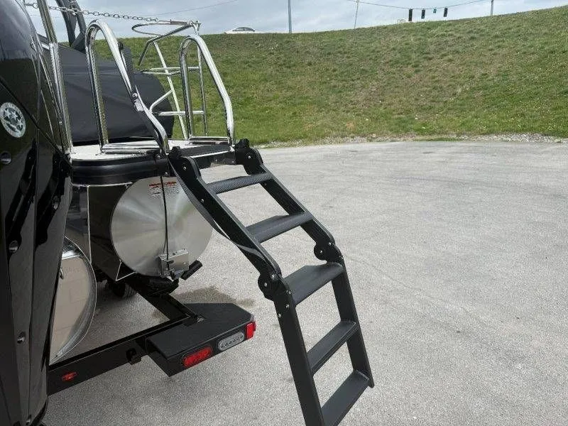 Slide: The Image of Harris Sunliner Sport 230 SLDH 2026 - 27