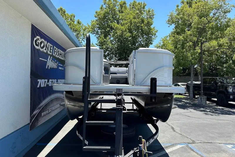 Slide: The Image of Sun Tracker Party Barge 20 DLX 2026 - 2