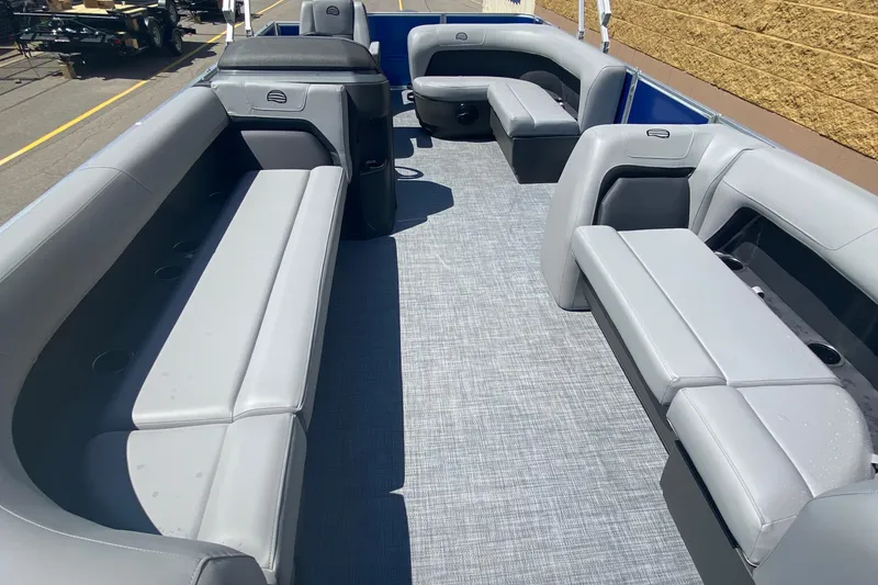 Slide: The Image of Sun Tracker Party Barge 18 DLX 2026 - 5