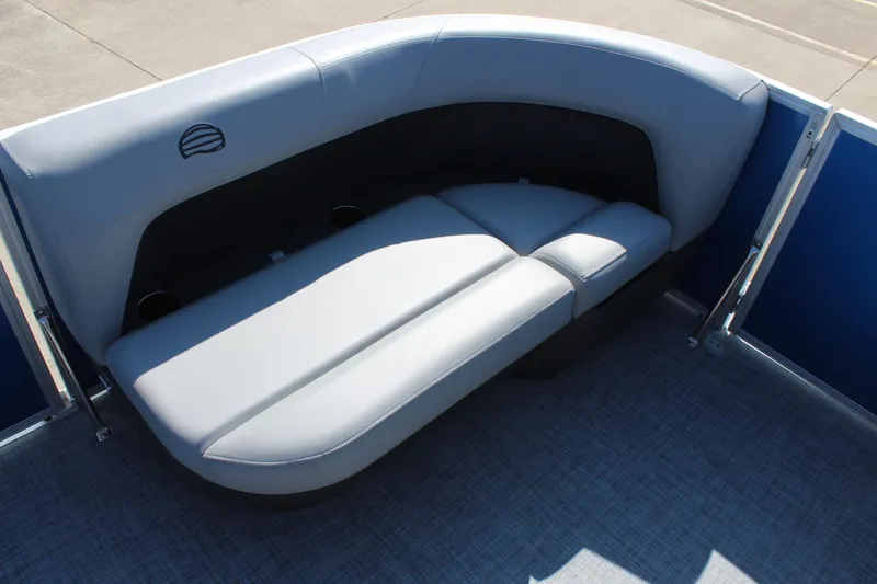 Slide: The Image of Sun Tracker Party Barge 16 DLX 2026 - 18