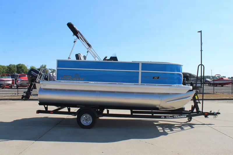 Slide: The Image of Sun Tracker Party Barge 16 DLX 2026 - 4