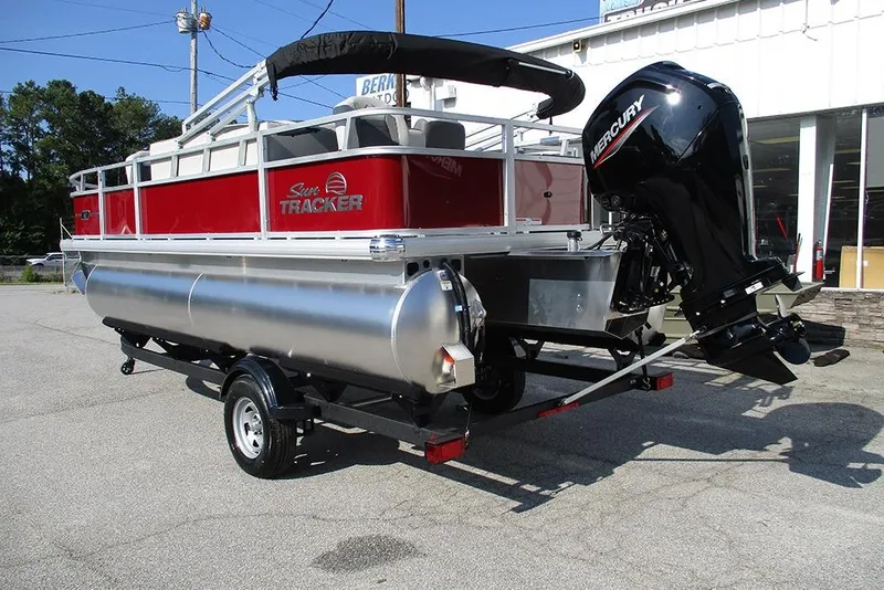 Slide: The Image of Sun Tracker Bass Buggy 18 DLX 2026 - 3