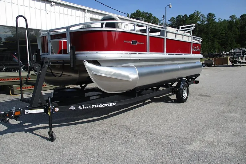 Slide: The Image of Sun Tracker Bass Buggy 18 DLX 2026 - 4