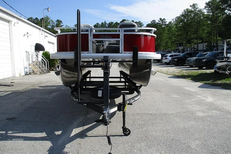 Slide: The Image of Sun Tracker Bass Buggy 18 DLX 2026 - 5