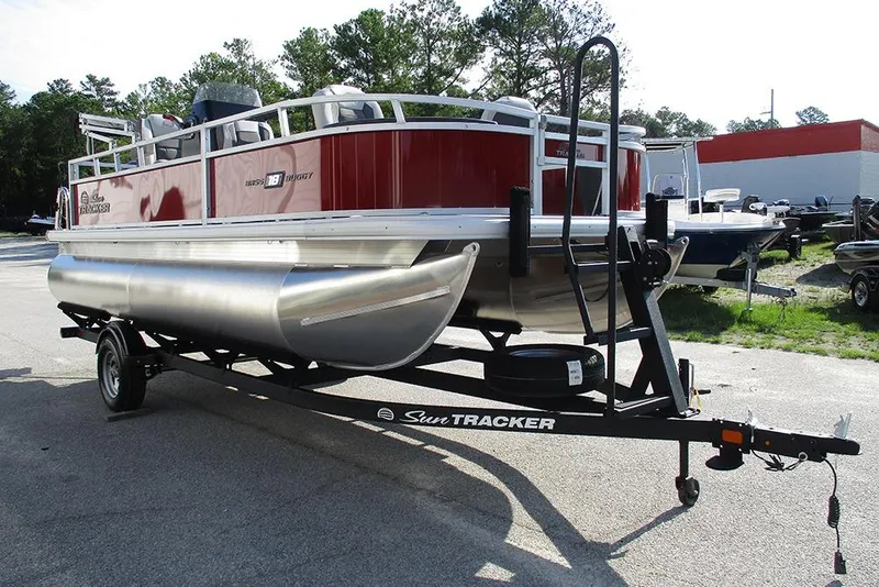 Slide: The Image of Sun Tracker Bass Buggy 18 DLX 2026 - 6