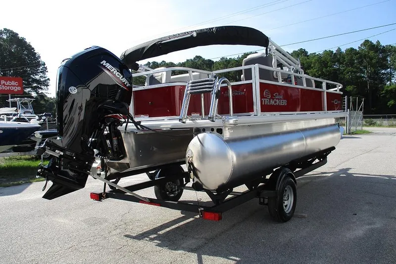 Slide: The Image of Sun Tracker Bass Buggy 18 DLX 2026 - 8