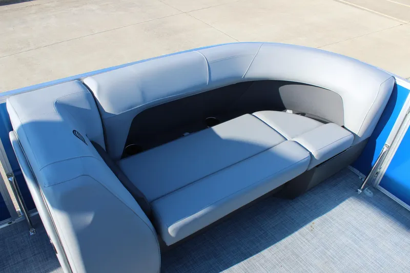 Slide: The Image of Sun Tracker Party Barge 18 DLX 2026 - 11